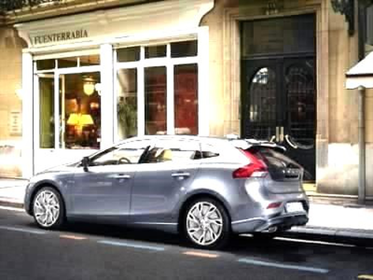 Volvo V40 Cenevre Otomobil Fuarı'nda Tanıtılacak!