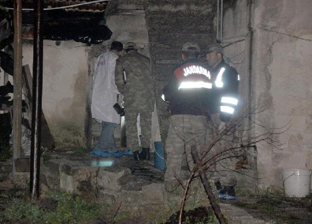 Yaşlı Çifti Öldürüp Cesetleri Kilere Attılar