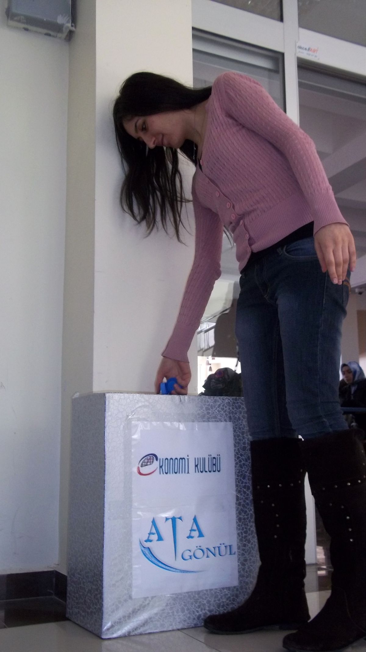 10 Bin Mavi Kapak Bir Tekerlekli Sandalye