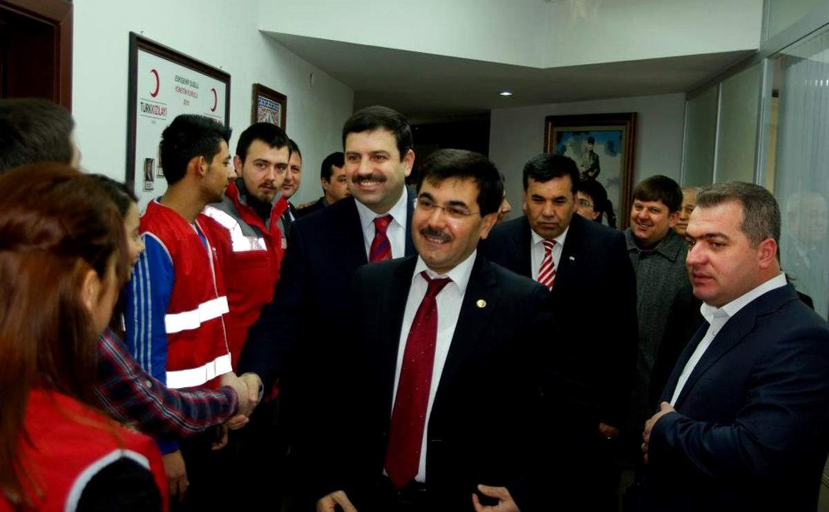 AK Parti Eskişehir Milletvekili Salih Koca Kızılay Şubesini Ziyaret Etti