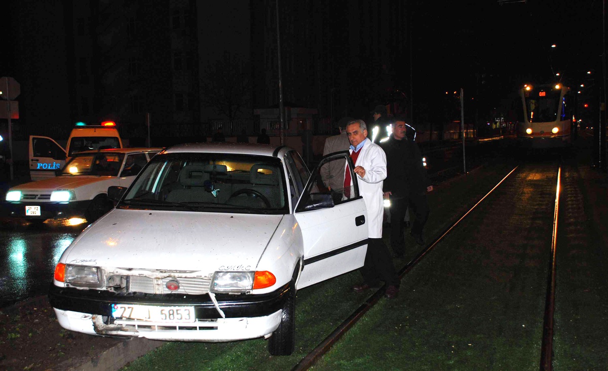 Alkollü Sürücünün Kullandığı Otomobil Tramvay Yoluna Girdi