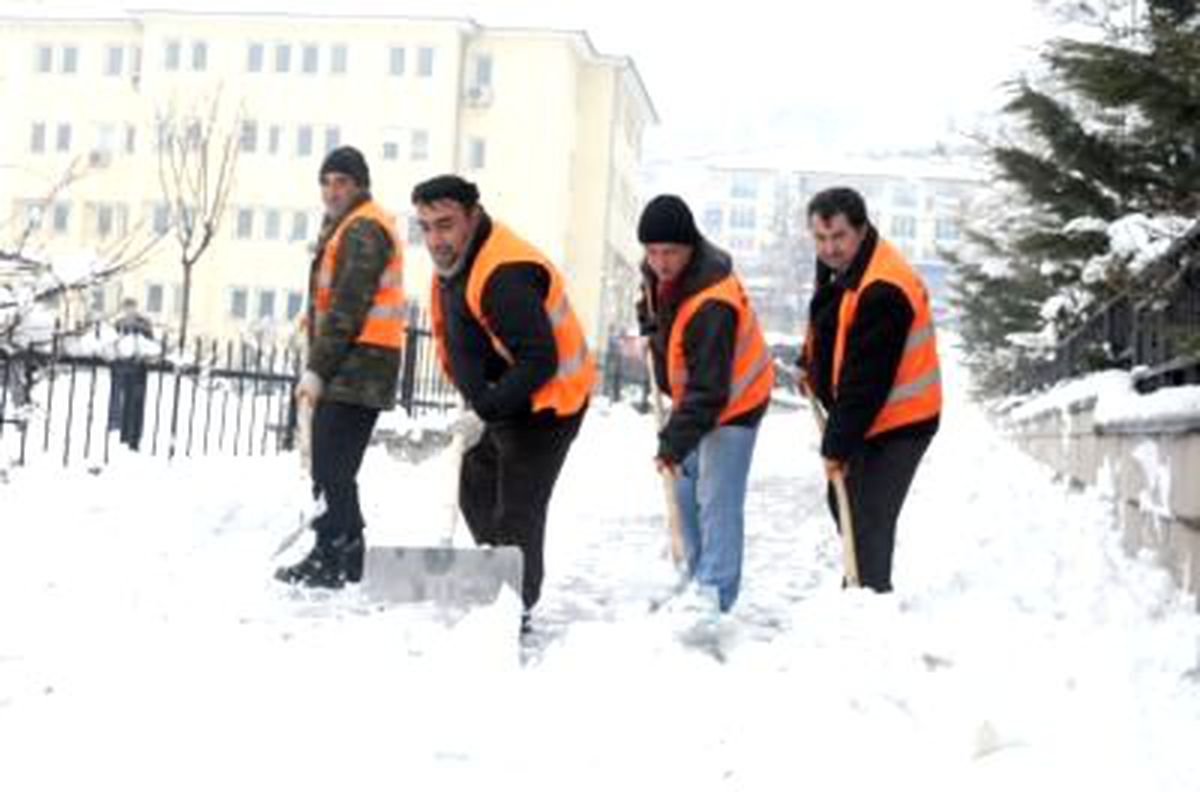 Ankara\'da Eğitime Kar Engeli