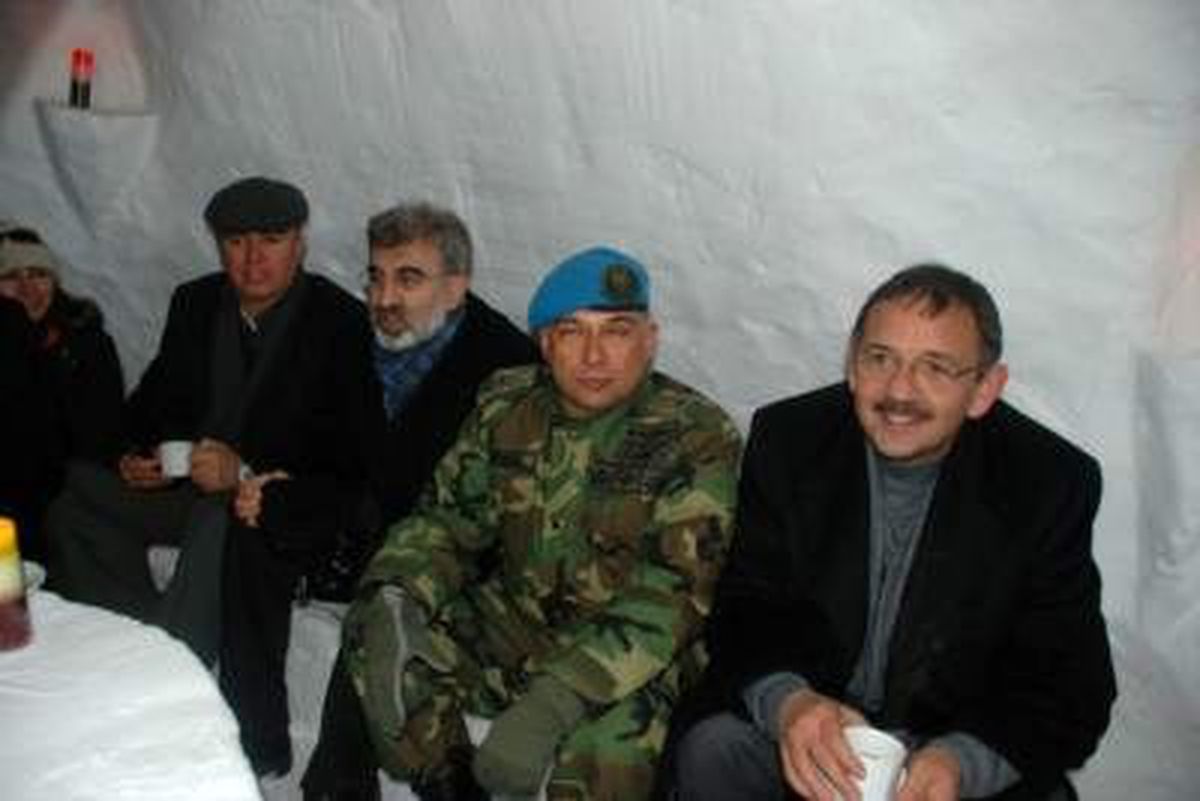 Bakan Yıldız\'ın İgloda Çay Keyfi