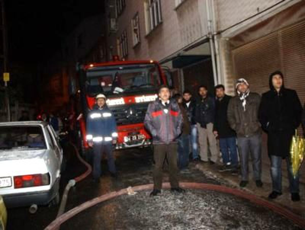 Beyoğlu\'nda Yangın Paniği