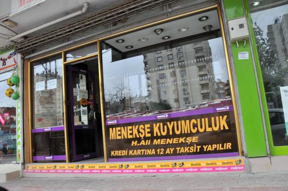 Bıçaklı Gaspçı Kuyumcu Direnince Soygun Yapamadı