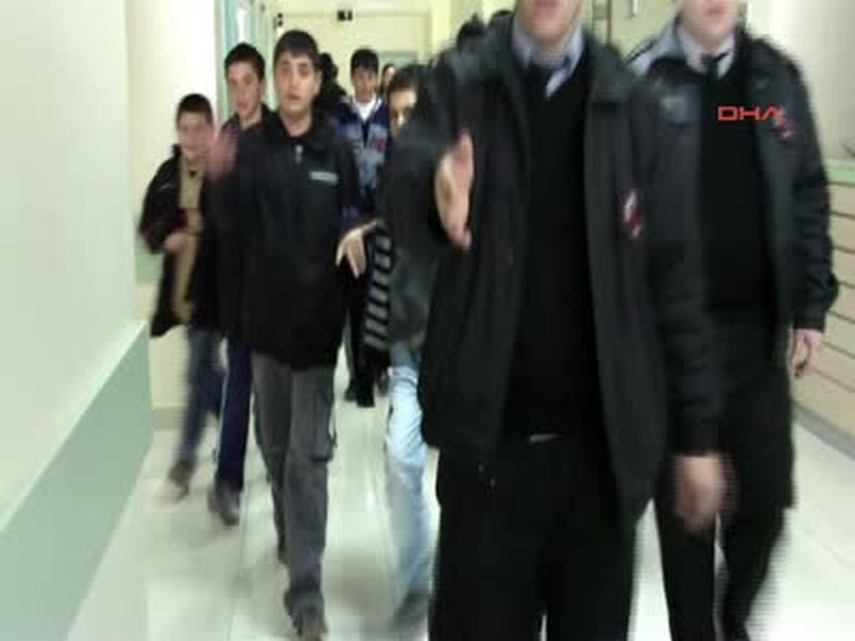 Civadan Zehirlenen Öğrenciler Ankara\'ya Sevk Edildi