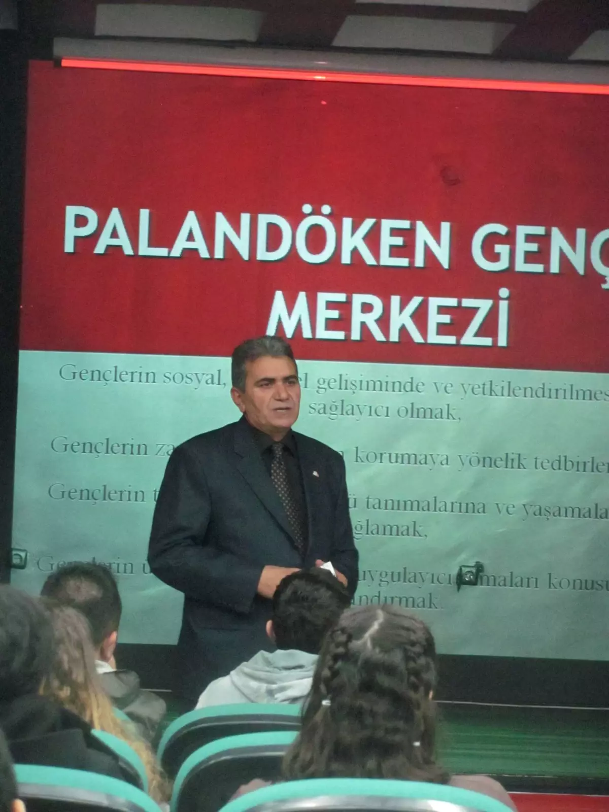 Çocuklar Tiyatroya Doyacak