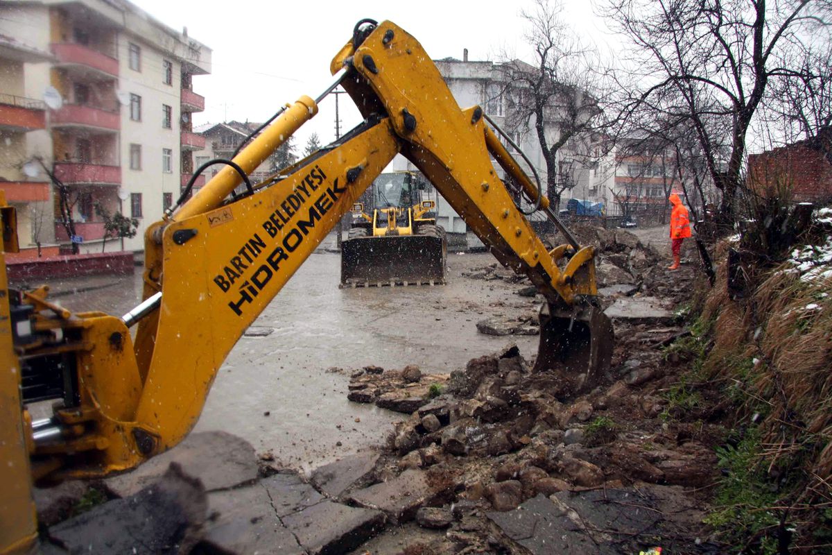 Demirciler Mahallesine 3 Bin 600 Metre Kaldırım