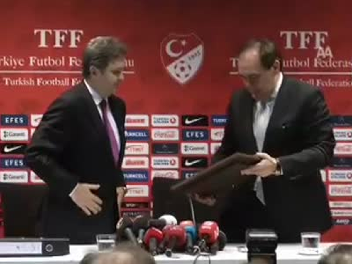 Demirören Görevi Devraldı