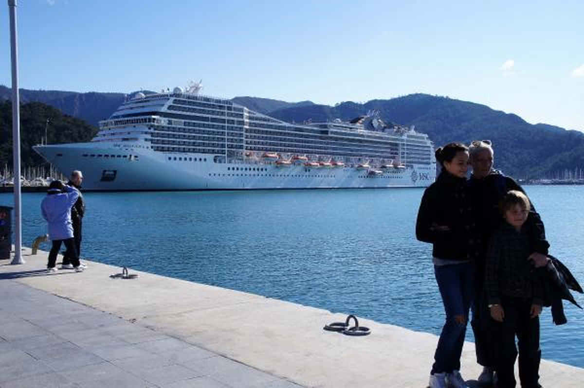 Dev Yolcu Gemisi \'Msc Magnifica\' Marmaris\'te
