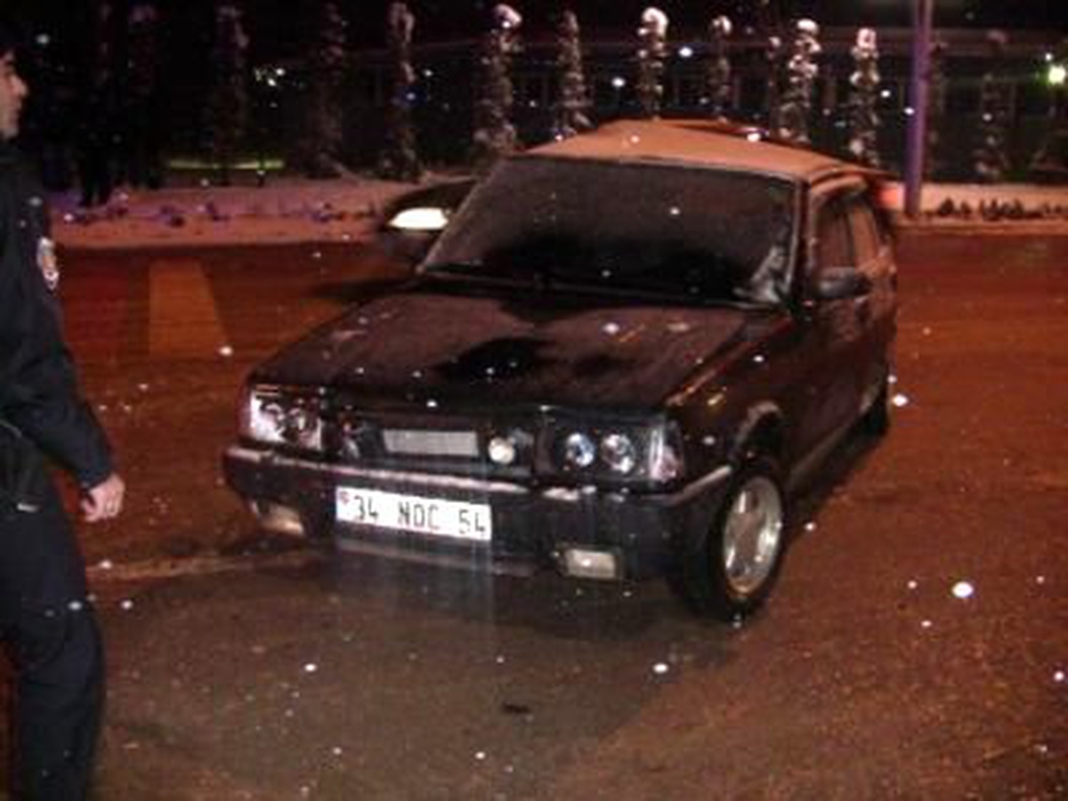 Elektrik Direğine Çarpan Otomobilin Sürücüsü Yaralandı
