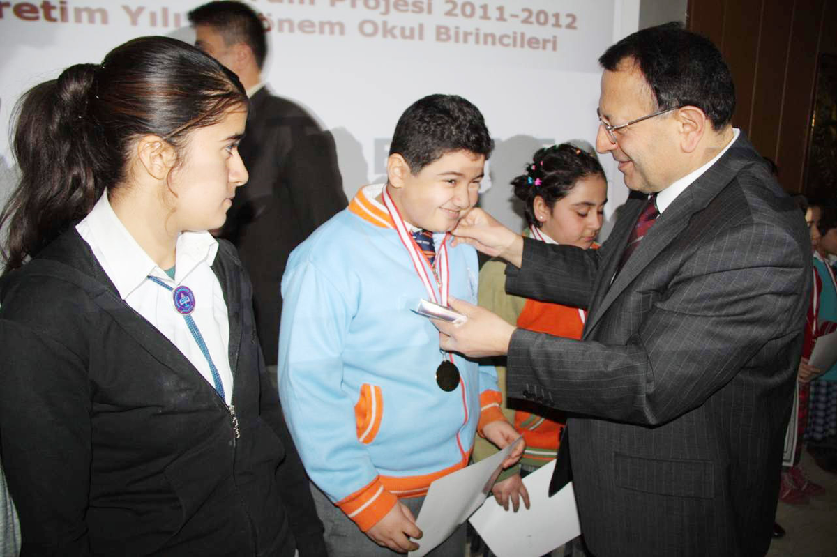 " En İyi Ben Okuyorum" 1. Dönem Okul Birincilerine Ödülleri Verildi