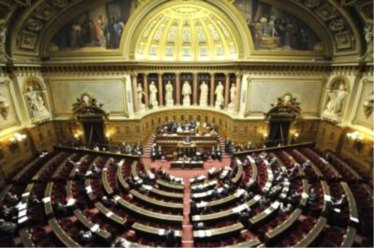 Fransa Anayasa Konseyi \'İnkar Yasası\'nı İptal Etti
