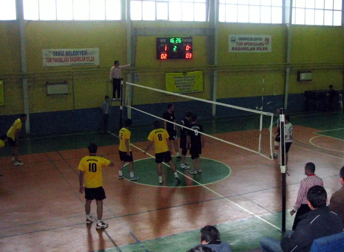 Gediz Muhipler Fatih Spor Kulübü Voleybol Takımı Üçüncü Lige Yükseldi