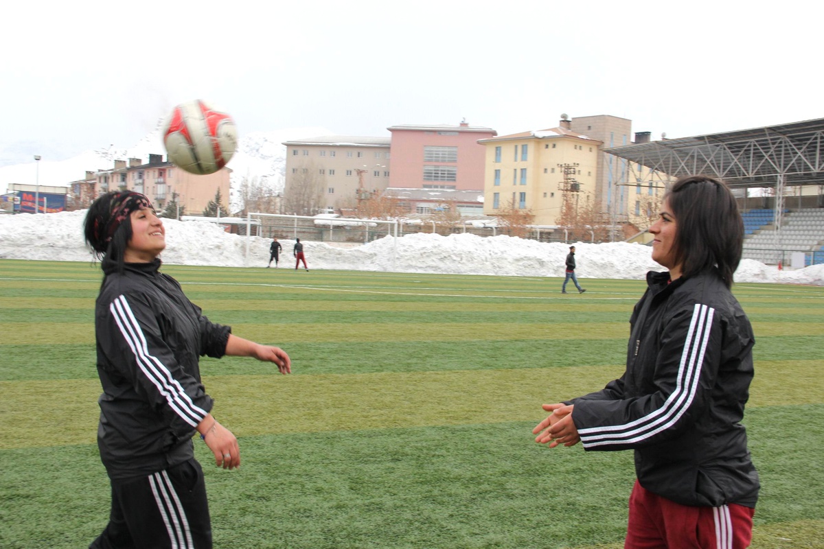 Hakkari Gücü Bayan Futbol Takımı, Muş Maçına Hazırlanıyor