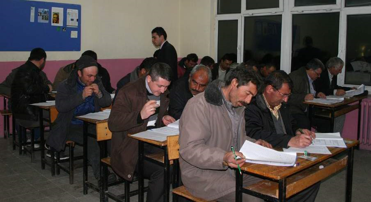 İhsaniye\'de 26 Kişiye Avcılık Belgesi Verildi