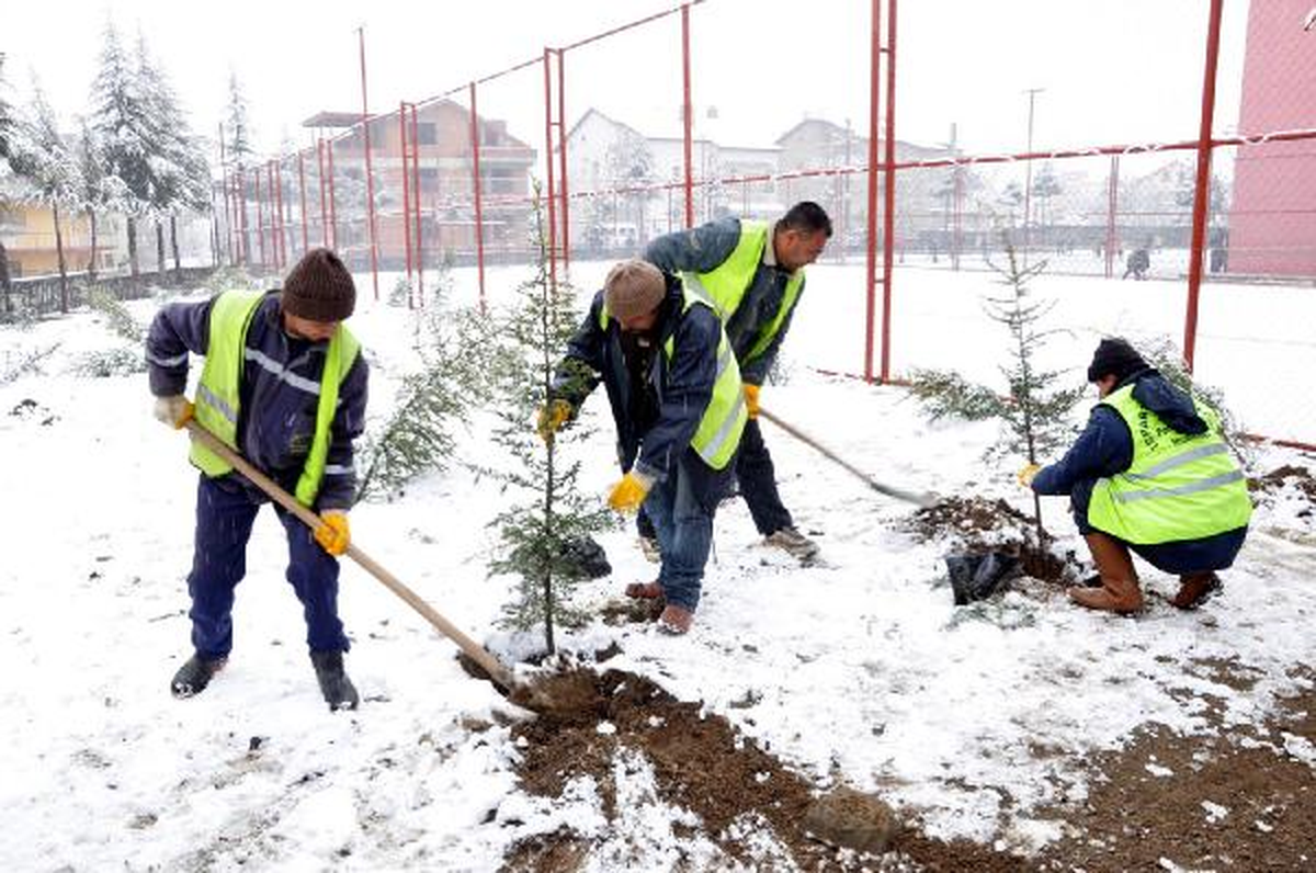 Isparta\'nın Sütçüler ile Aksu İlçesi\'nde Eğitime Kar Engeli