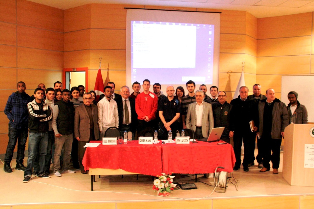 İzmit Belediyesi Gençlere Sporla Ulaştı