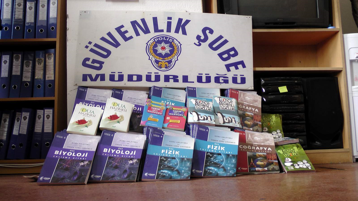 Kars\'ta Bandrolsüz Kitap Ele Geçirildi