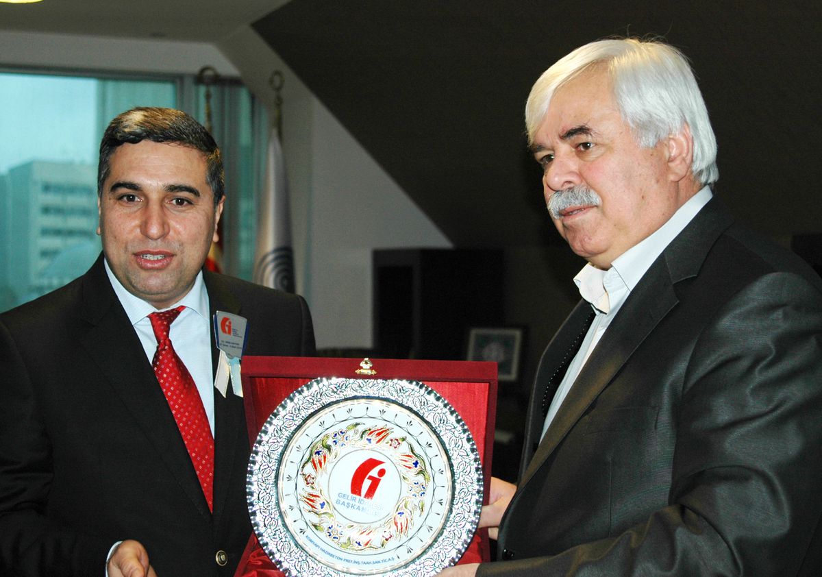 Kombassan\'a, Vergi Dairesi Başkanlığı\'ndan Plaket