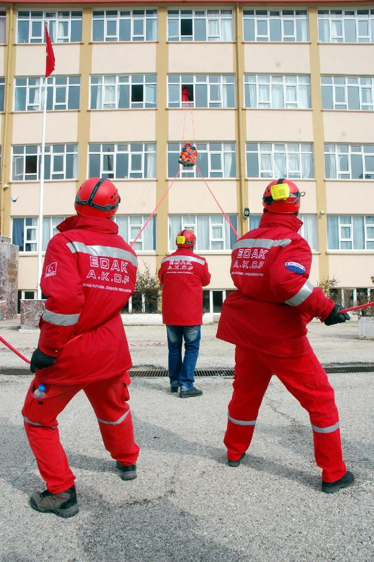 Lisede Deprem ve Yangın Tatbikatı