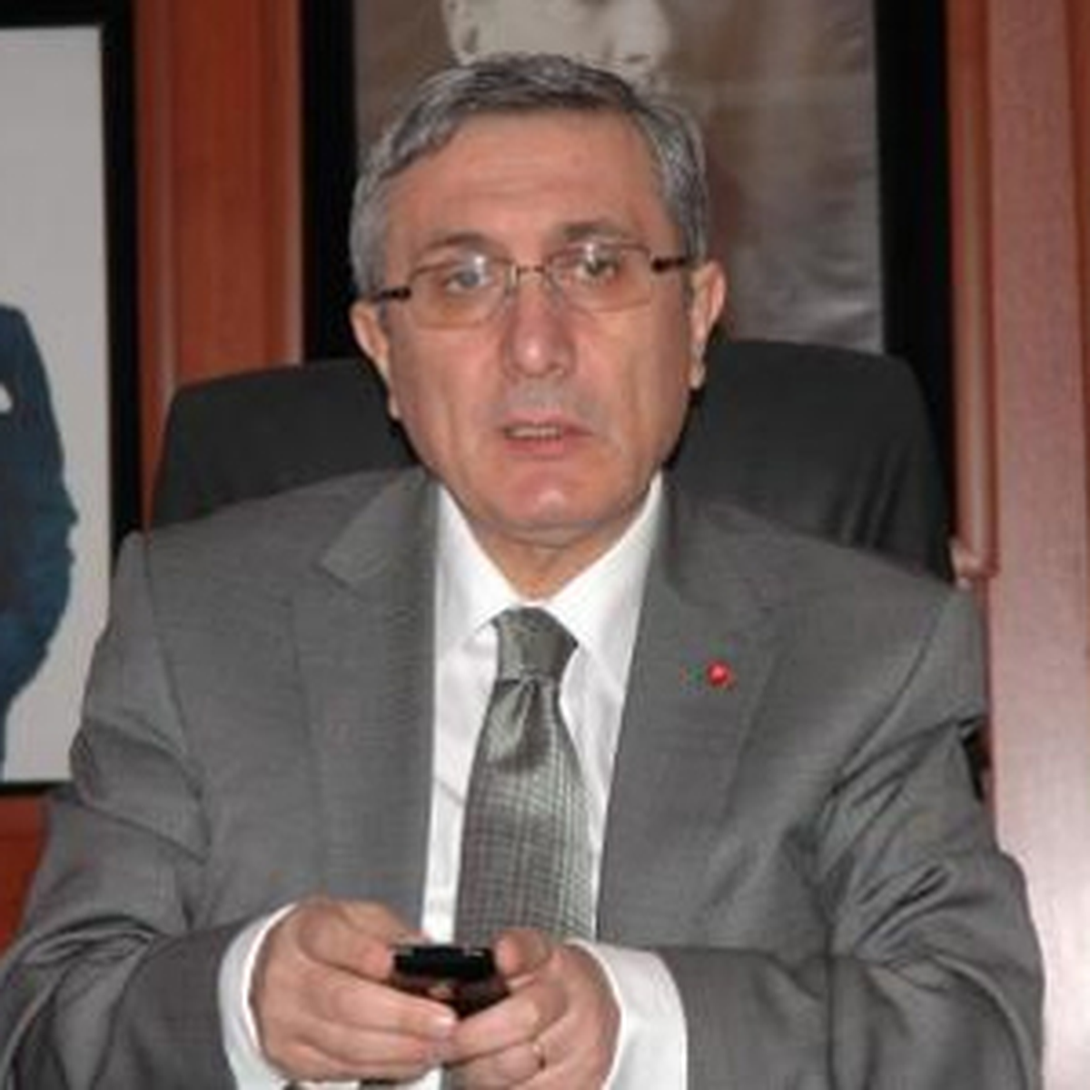 Mhp\'li Ayhan: "Kamuda Vücut Dilinden Anlayan Bürokrat Dönemi"