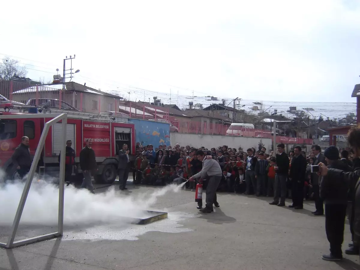 Öğrencilere Yangın Tatbikatı