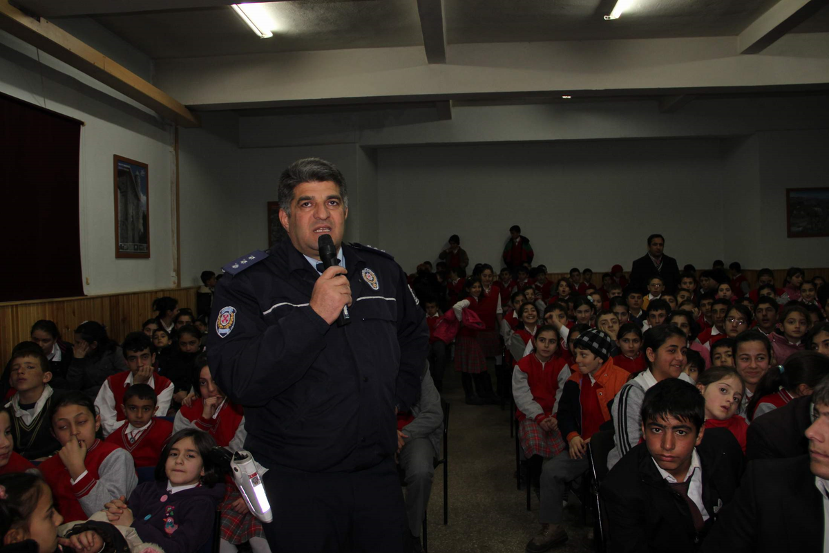Oltu\'da Öğrencilere Trafik Semineri