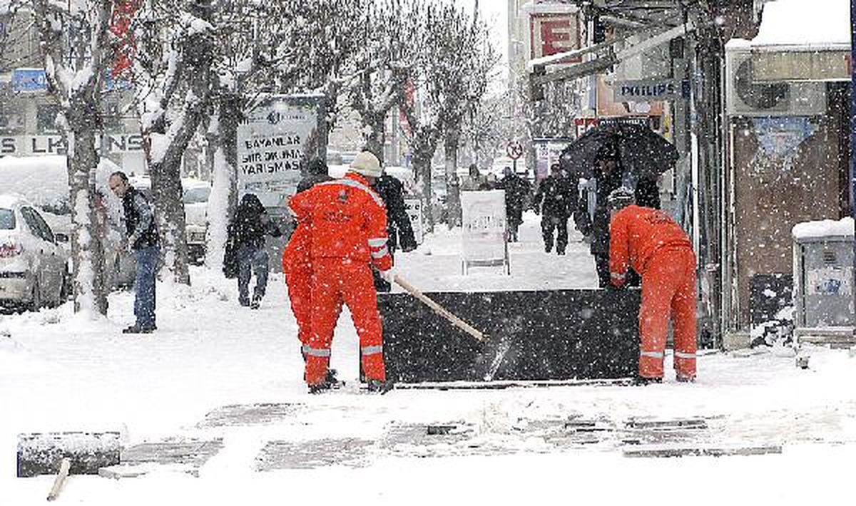 Orta Karadeniz\'de Kar Yolları Kapadı