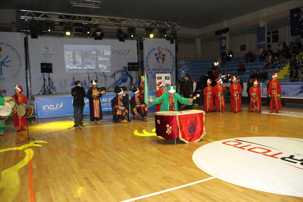 Özel Sporcular Dünya Kayak Şampiyonasının Açılış Seremonisi Yapıldı