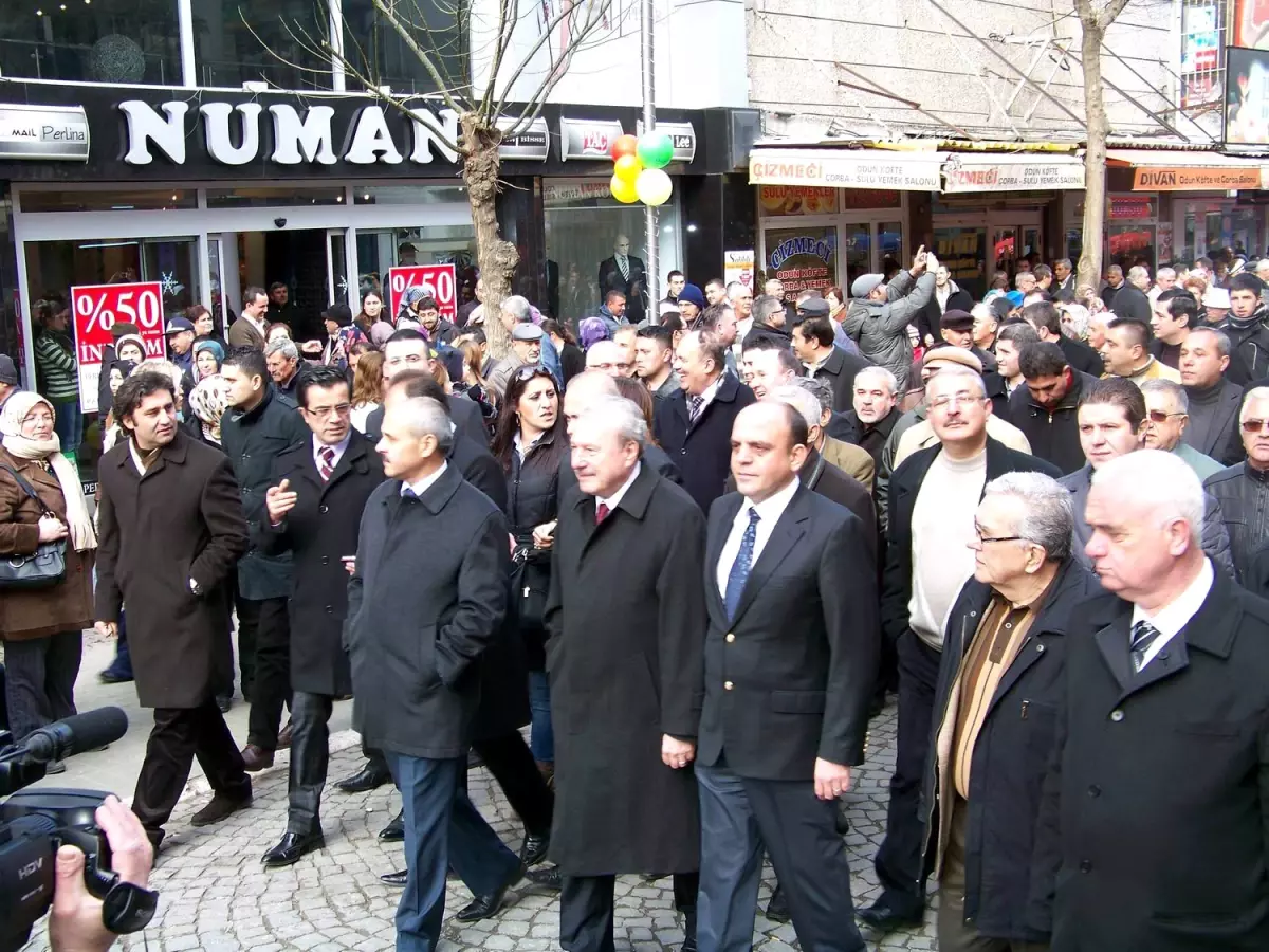 Salihli\'de 1.geleneksel İndirimli Alışveriş Günleri Başladı