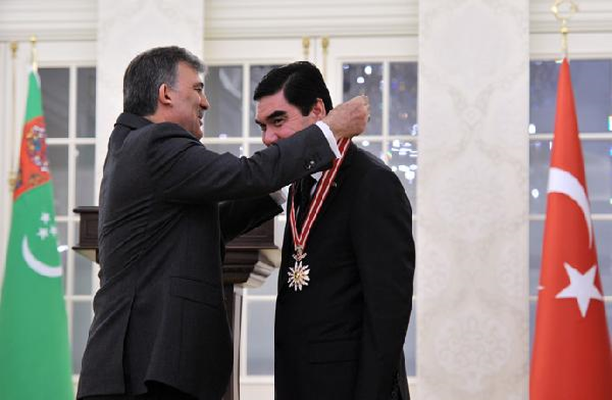 Türkmenistan Devlet Başkanı Berdimuhamedov\'a Devlet Nişanı (2)