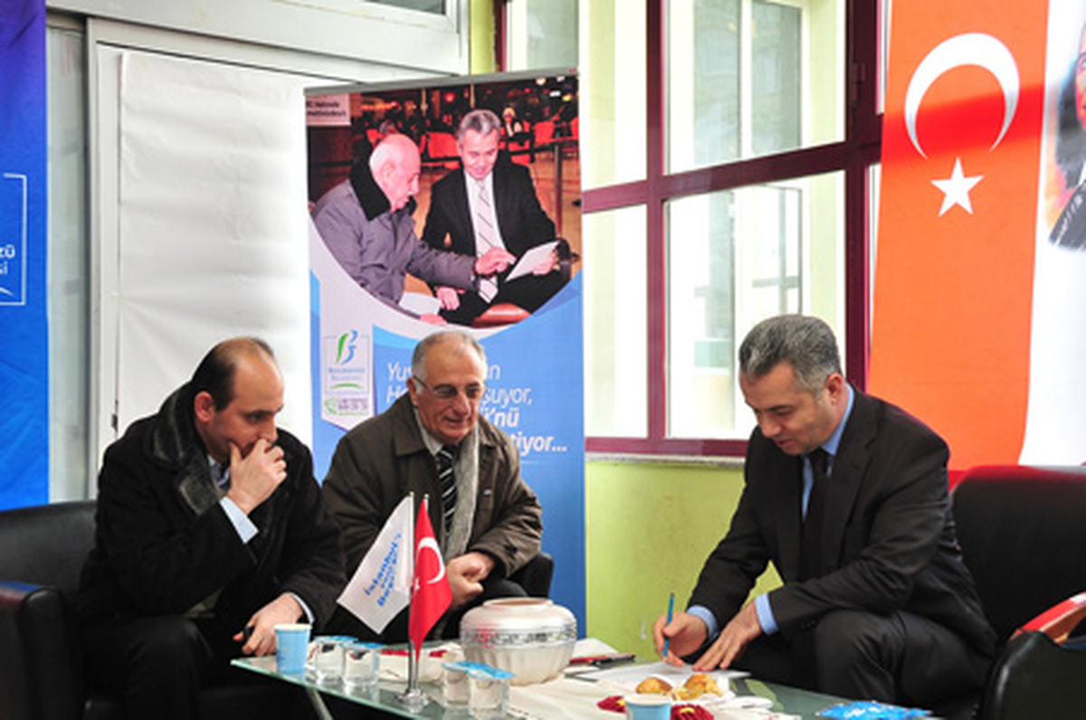 Uzun, İhlas Çarşısı Esnafının Takdirin Topladı