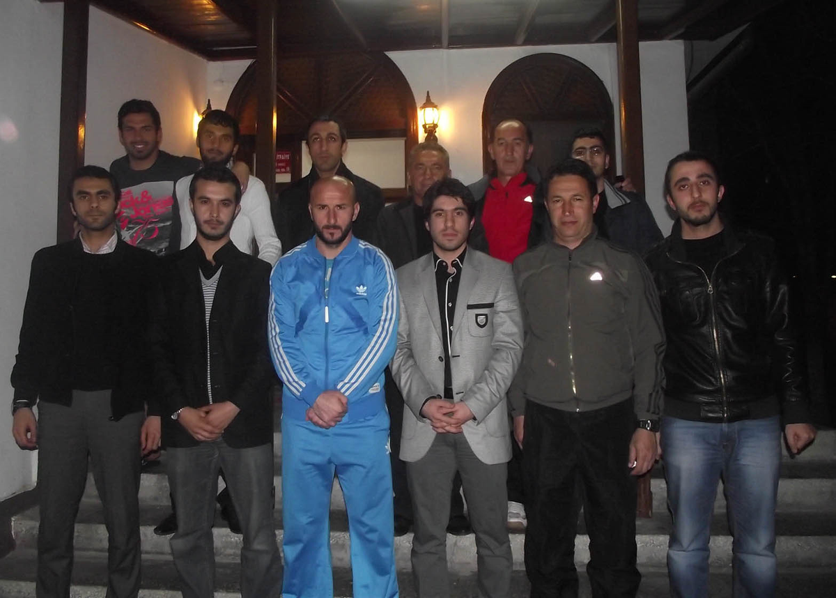 AK Parti Gençlik Kolları Petrolspor\'a Moral Ziyaretinde Bulundu