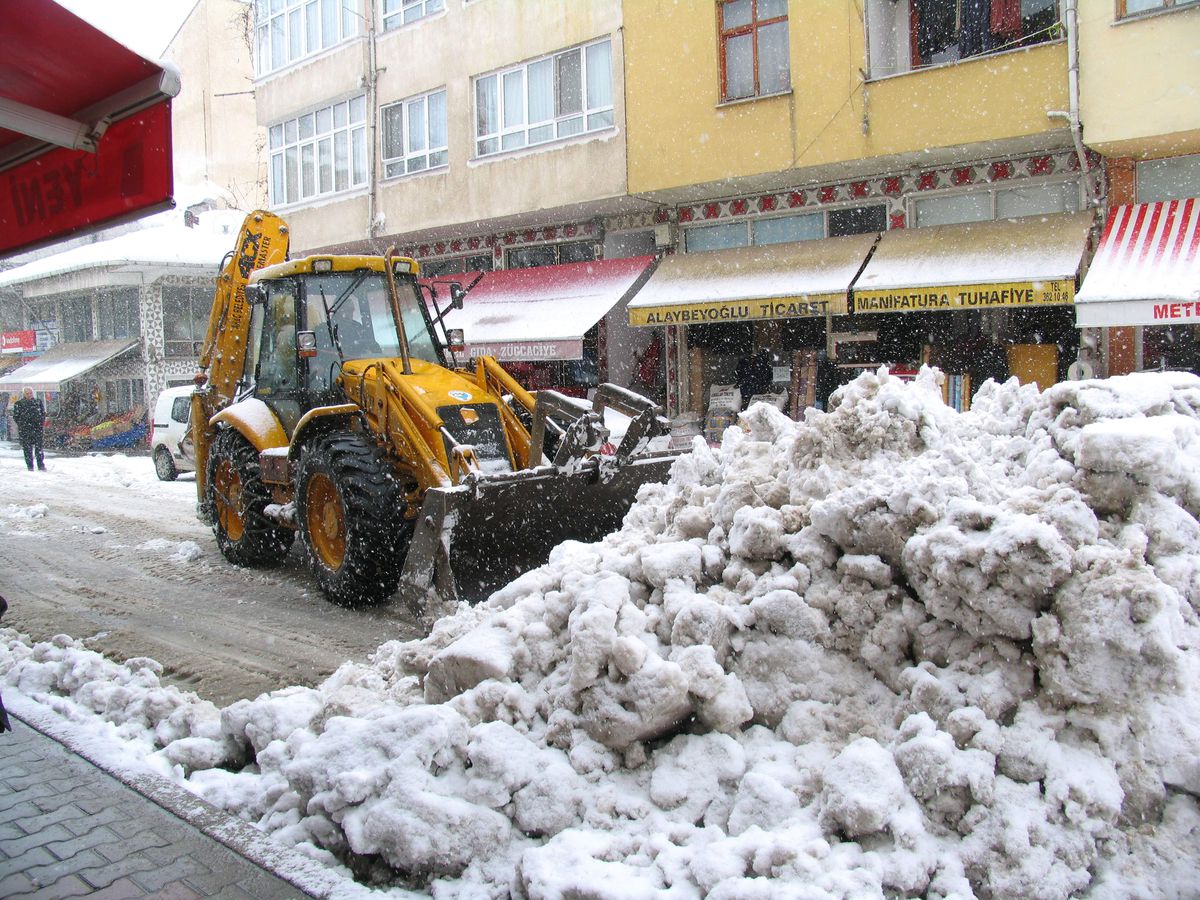 Araç Beeldiyesi Karla Mücadeleye Devam Ediyor