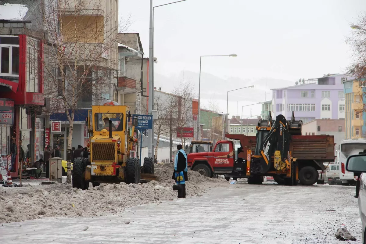 Ardahan Belediyesi\'nden Buz Seferberliği