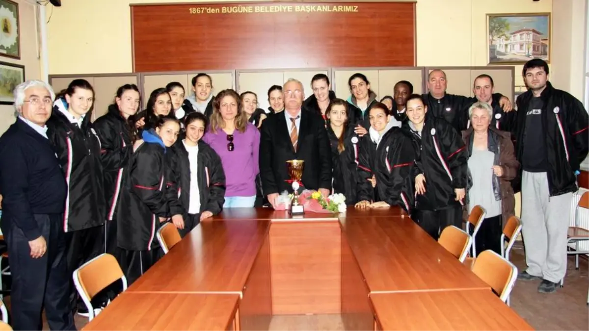 Burhaniye\'de Kupa Sevinci