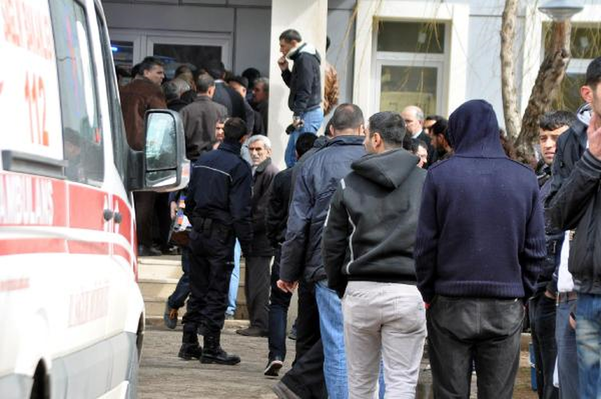 Diyarbakır Adliyesi Önünde Silahlı Kavga: 4 Yaralı