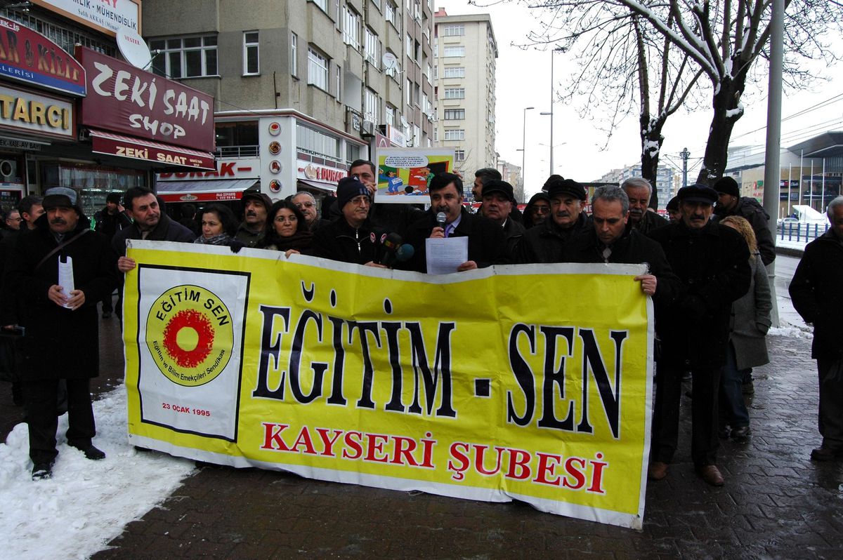 Eğitim-Sen MEB\'in İhbar Hattını Eleştirdi