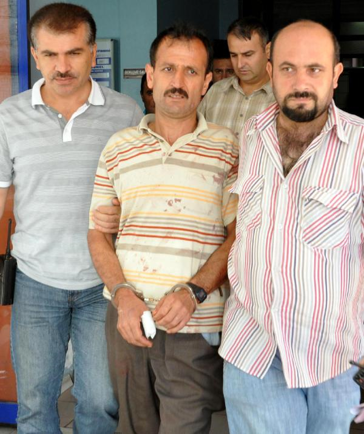 Eşine Sapladığı Bıçak Bükülünce, Başka Bıçak Kullanmış