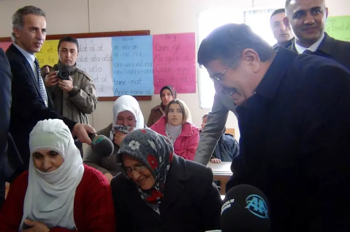 İçişleri Bakanı İdris Naim Şahin\'in Erciş Ziyareti