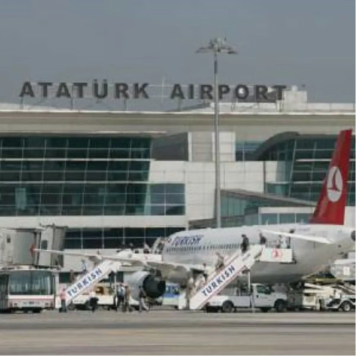 İstanbul Atatürk Havalimanı\'na Askeri Alan Devri