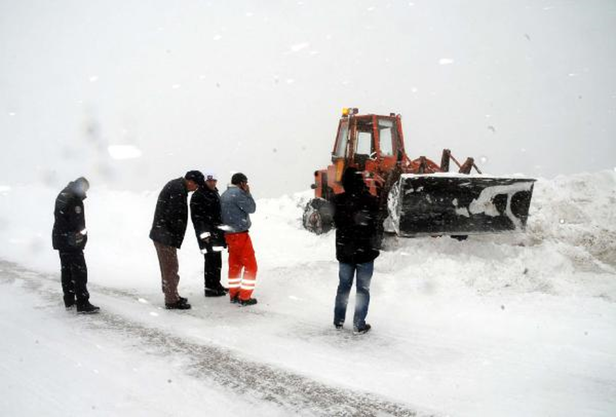 Kar, Sivas\'ın Tokat ve Malatya ile Ulaşımını Kesti (3)