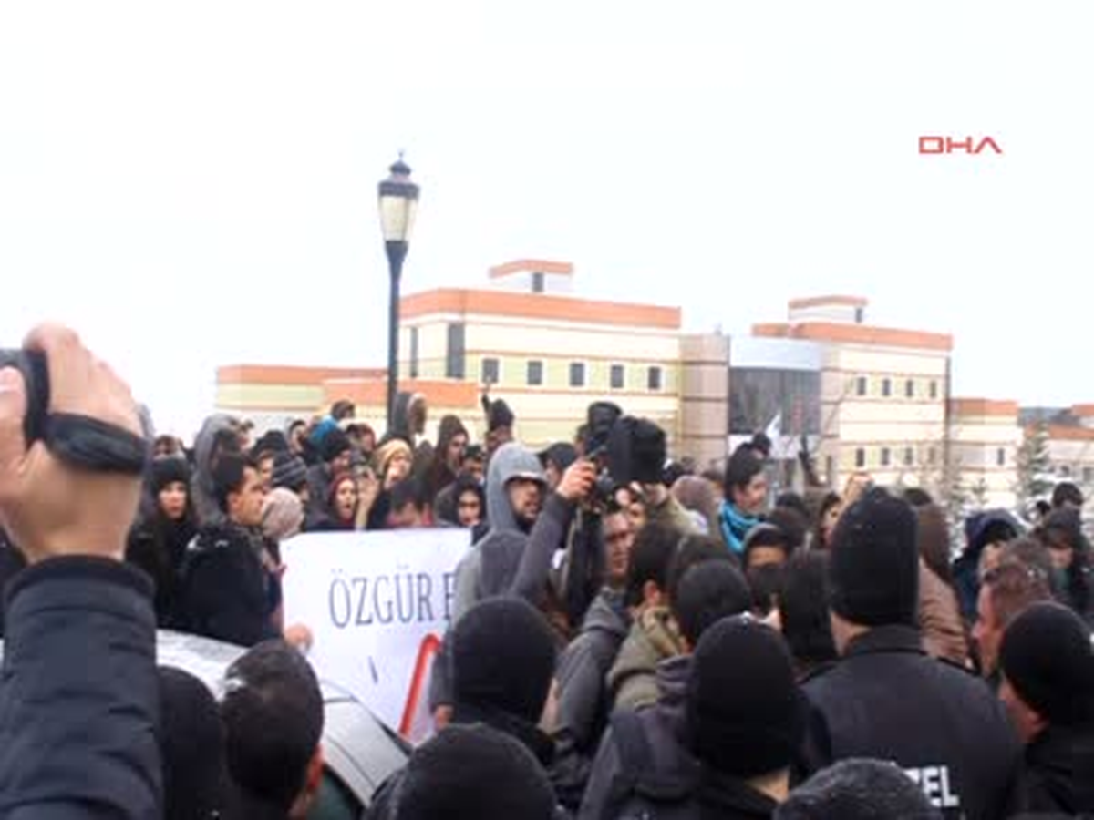 Kocaelı Üniversitesi Öğrencilerinden, "Bologna, Üniversiteme Dokunma" Eylemi