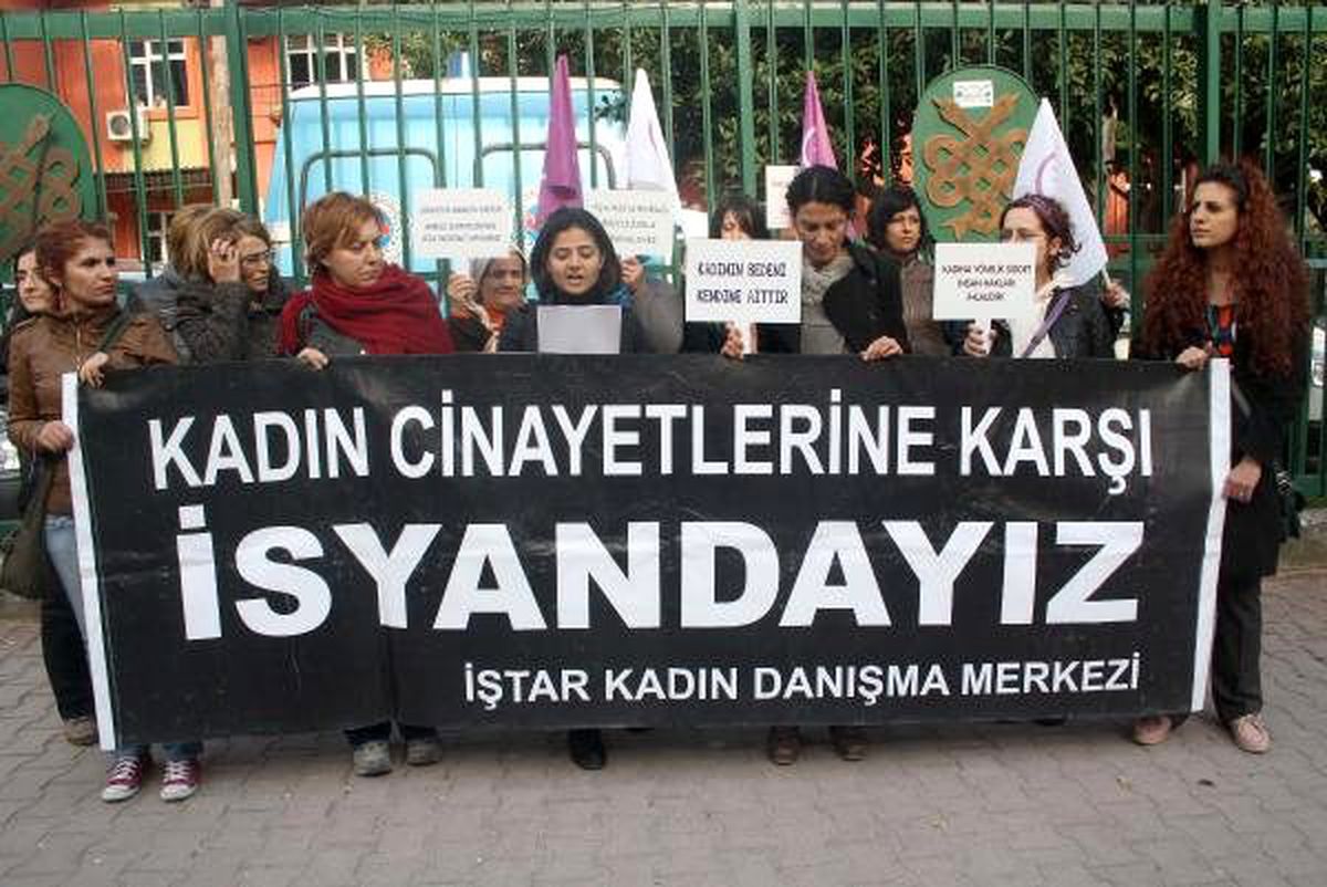 Mersin\'de Kadın Cinayeti Protesto Edildi
