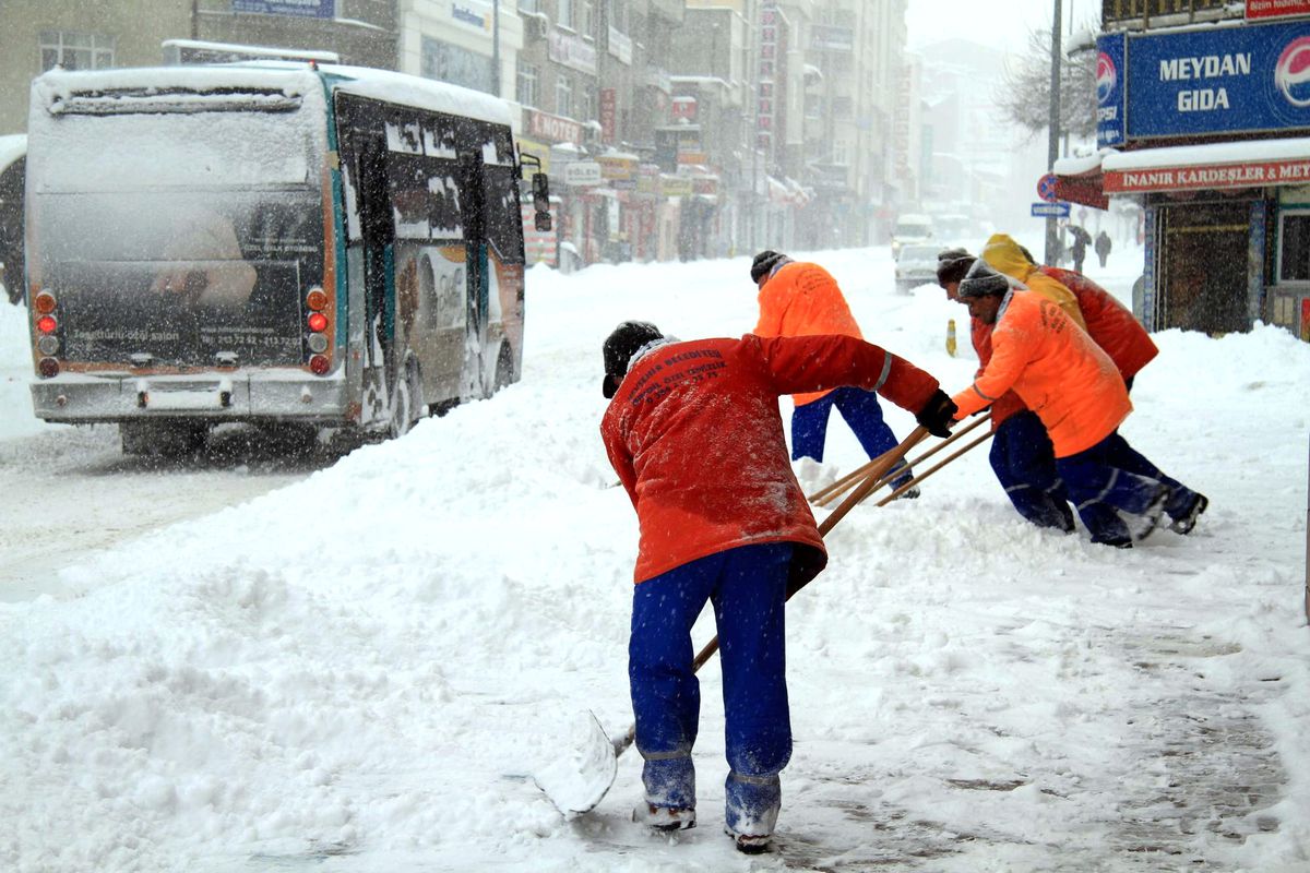 Nevşehir\'de Belediyesi Kar Mücadelesinde