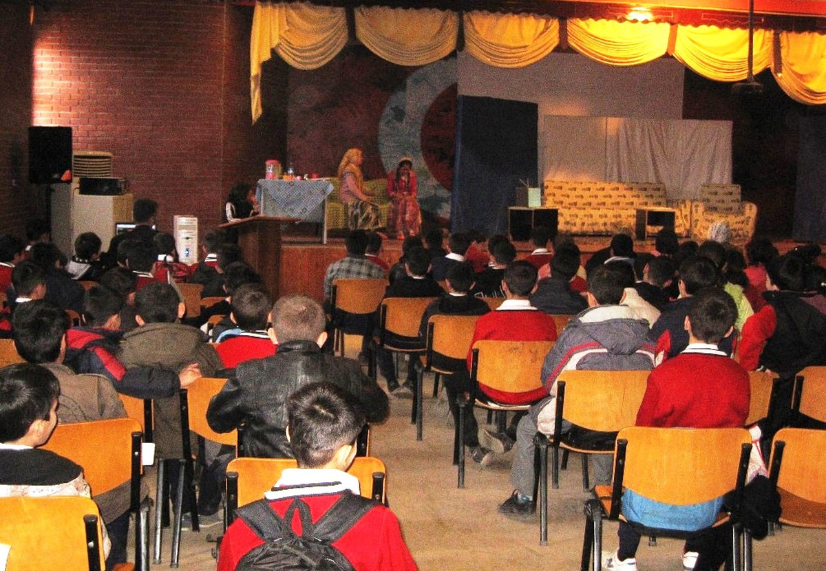 Öğrenciler "Gülsüm\'ün Kısmeti" Adlı Tiyatro Oyununu Canlandırdı