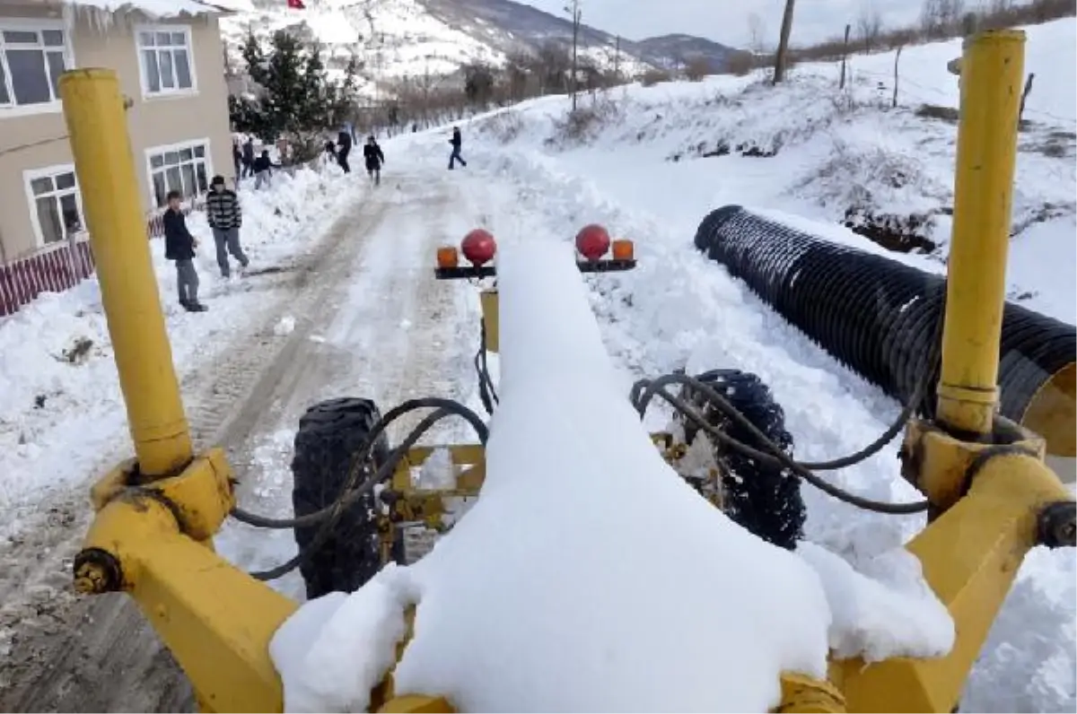 Orta Karadeniz\'de Bin 576 Köy Yolu Kardan Ulaşıma Kapandı (2)