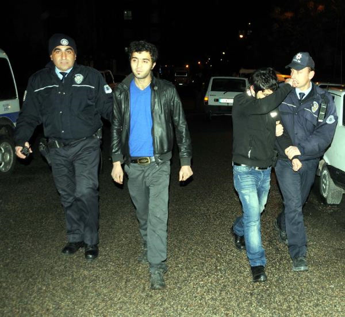 Polisten Kaçan 4 Kişi Uyuşturucuyla Yakalandı