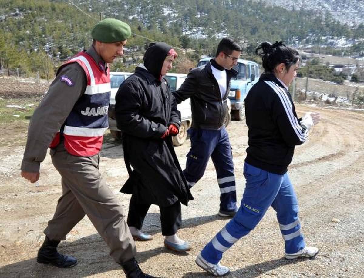 Şiddetten Kaçan Genç Kız, Dağda Donmak Üzereyken Bulundu